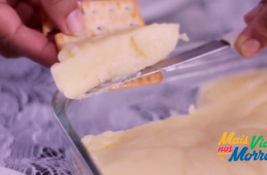 Vídeo mostra a produção de queijo caseiro de muçarela
