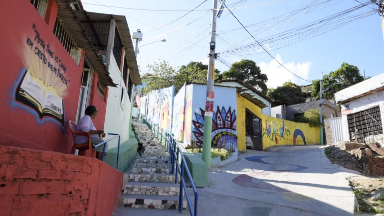 Bairro do Recife colorido pelo Mais Vida nos Morros
